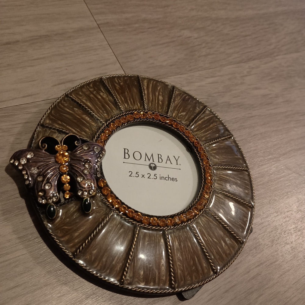 Round BOMBAY Lacquered Marble Frame w/Butterfly -